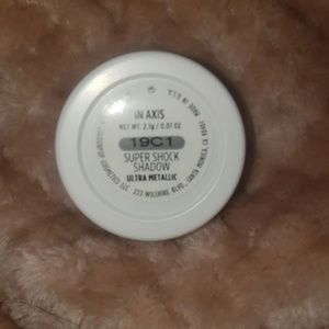 Colourpop in axis super Shock shadow